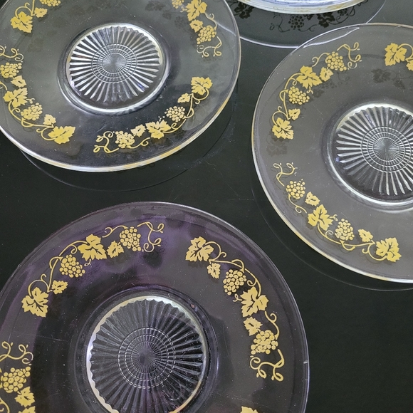 Vintage Anchor Hocking dessert plates with yellow vineyard pattern - Picture 10 of 10